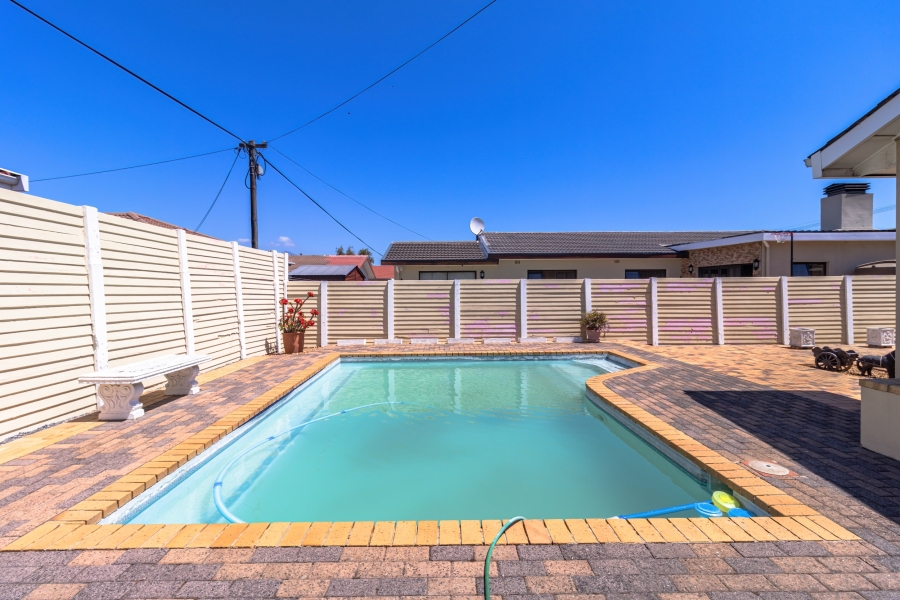 4 Bedroom Property for Sale in Goodwood Park Western Cape